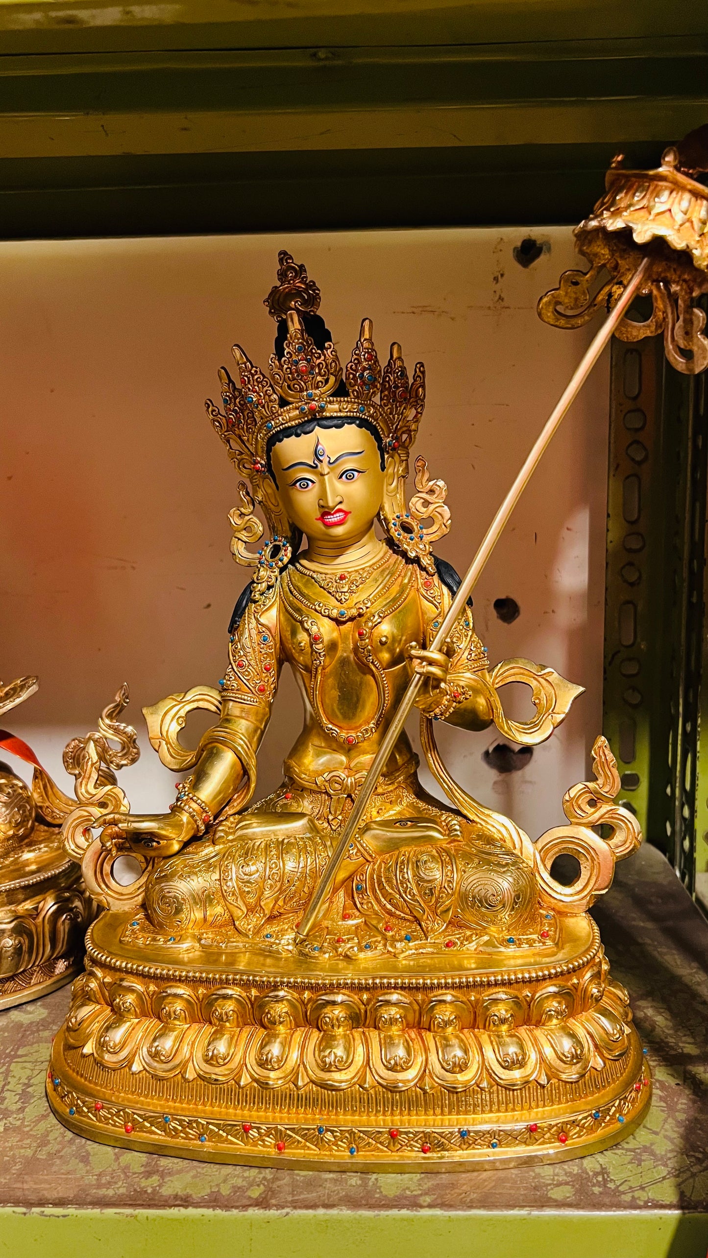 Sitatapatra (White Parasol) Buddha Statue 
35cm / 13.8" Hand-Carved Copper Gilded – Handmade in Nepal – Handmade Tibetan Buddhist Statue, Lost-Wax Cast Himalayan Art from Nepal