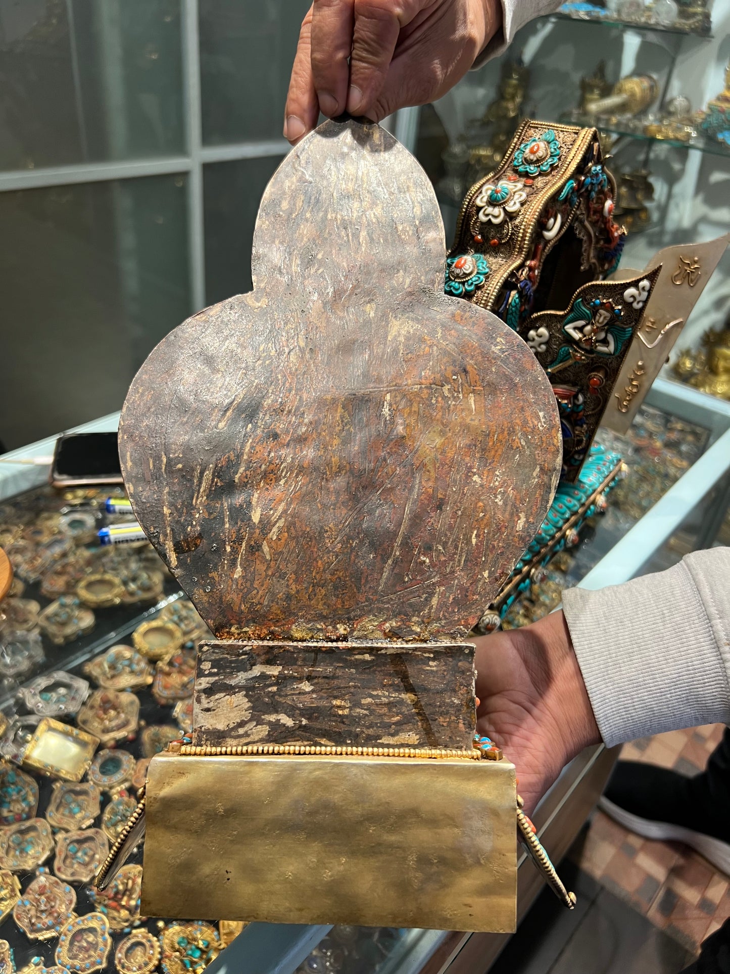 Thousand-Armed Avalokiteshvara Sculpture 35cm / 13.8" Hand-Crafted Copper Filigree with Turquoise & Mother-of-Pearl Inlay – Botree Arts Himalayan Art – Handmade Tibetan Buddhist Statue, Lost-Wax Cast Himalayan Art from Nepal