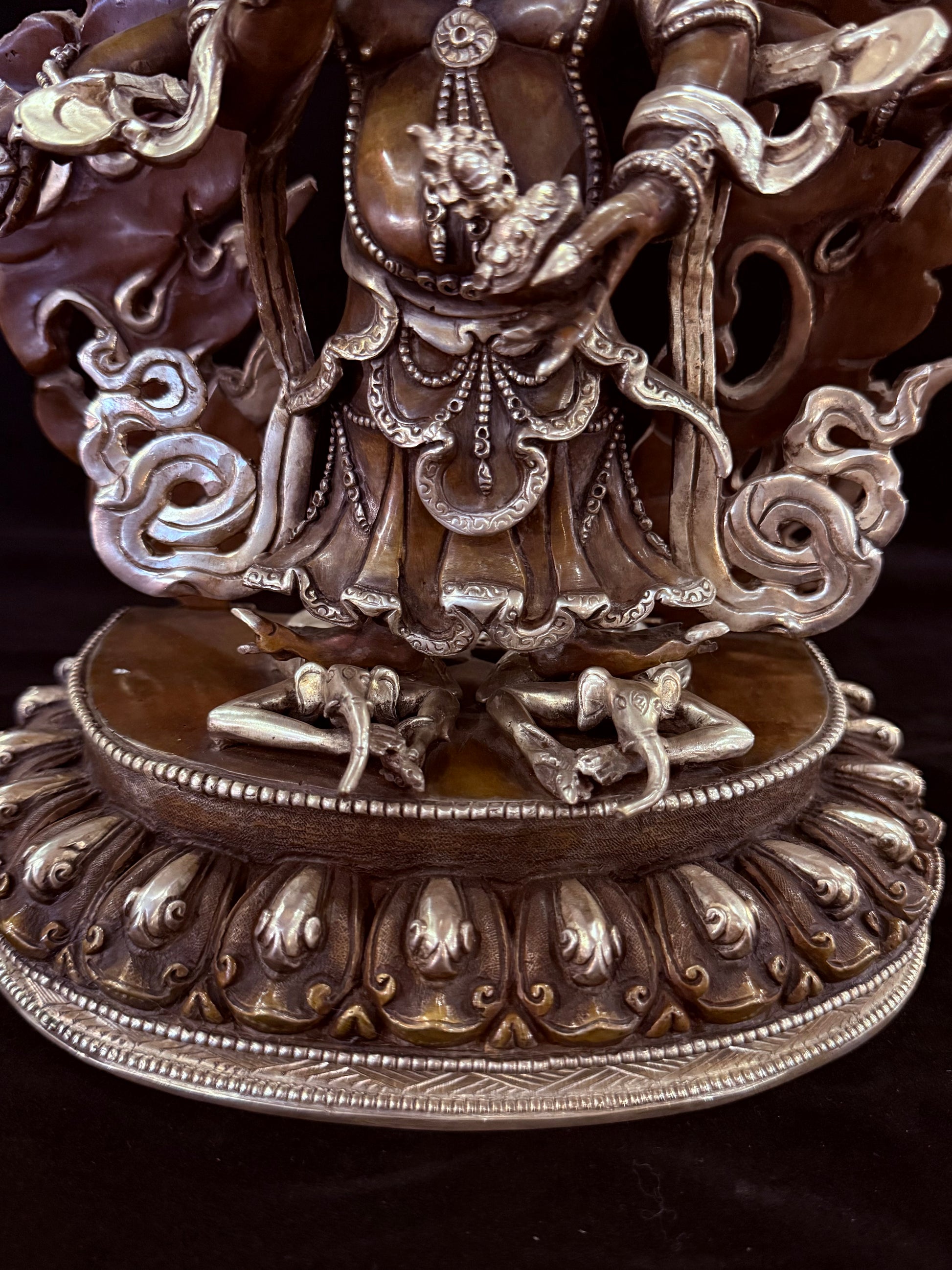 White Mahakala Buddha Statue 34cm / 13.4" Hand-Carved Copper Silver-Gilt – Shadbhuja Sita Botree Arts Masterwork | Bo Tree Arts