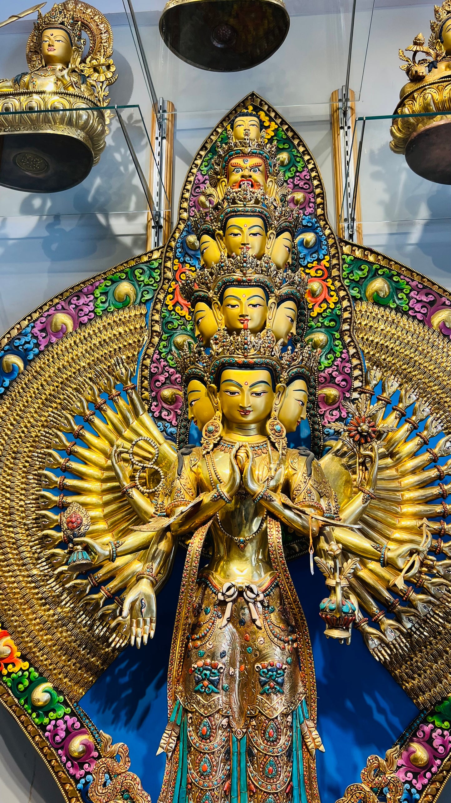 Thousand-Armed Avalokiteshvara Statue 130cm / 51.2" Hand-Carved Copper Gilded Painted with Gemstone Inlay – Chenrezig Monumental Masterwork Nepal – Handmade Tibetan Buddhist Statue, Lost-Wax Cast Himalayan Art from Nepal
