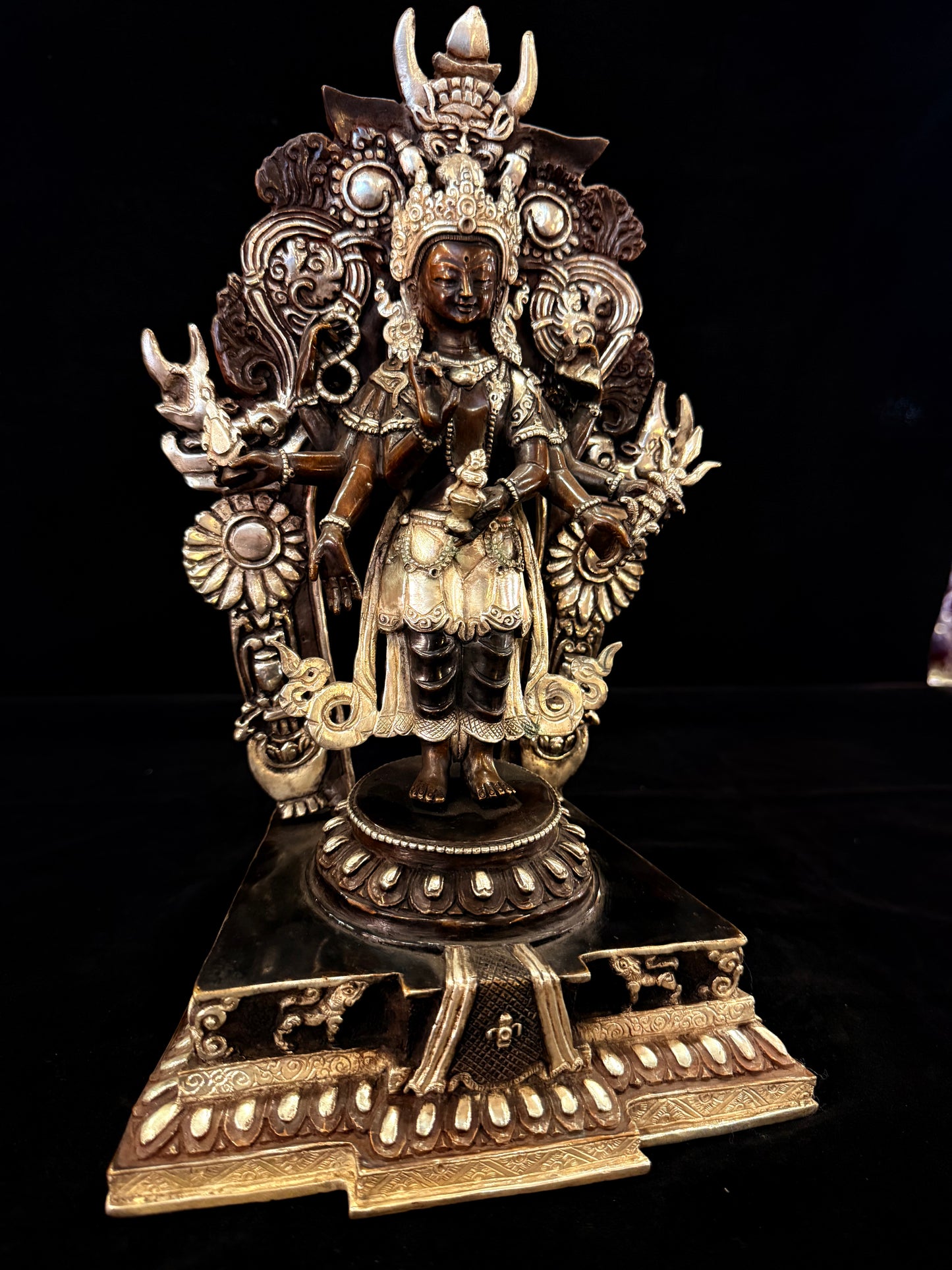 Eight-Armed Avalokiteshvara Statue 30cm / 11.8" Hand-Carved Copper Silver-Gilt – Chaturbhuja Botree Arts Heritage Collection – Handmade Tibetan Buddhist Statue, Lost-Wax Cast Himalayan Art from Nepal