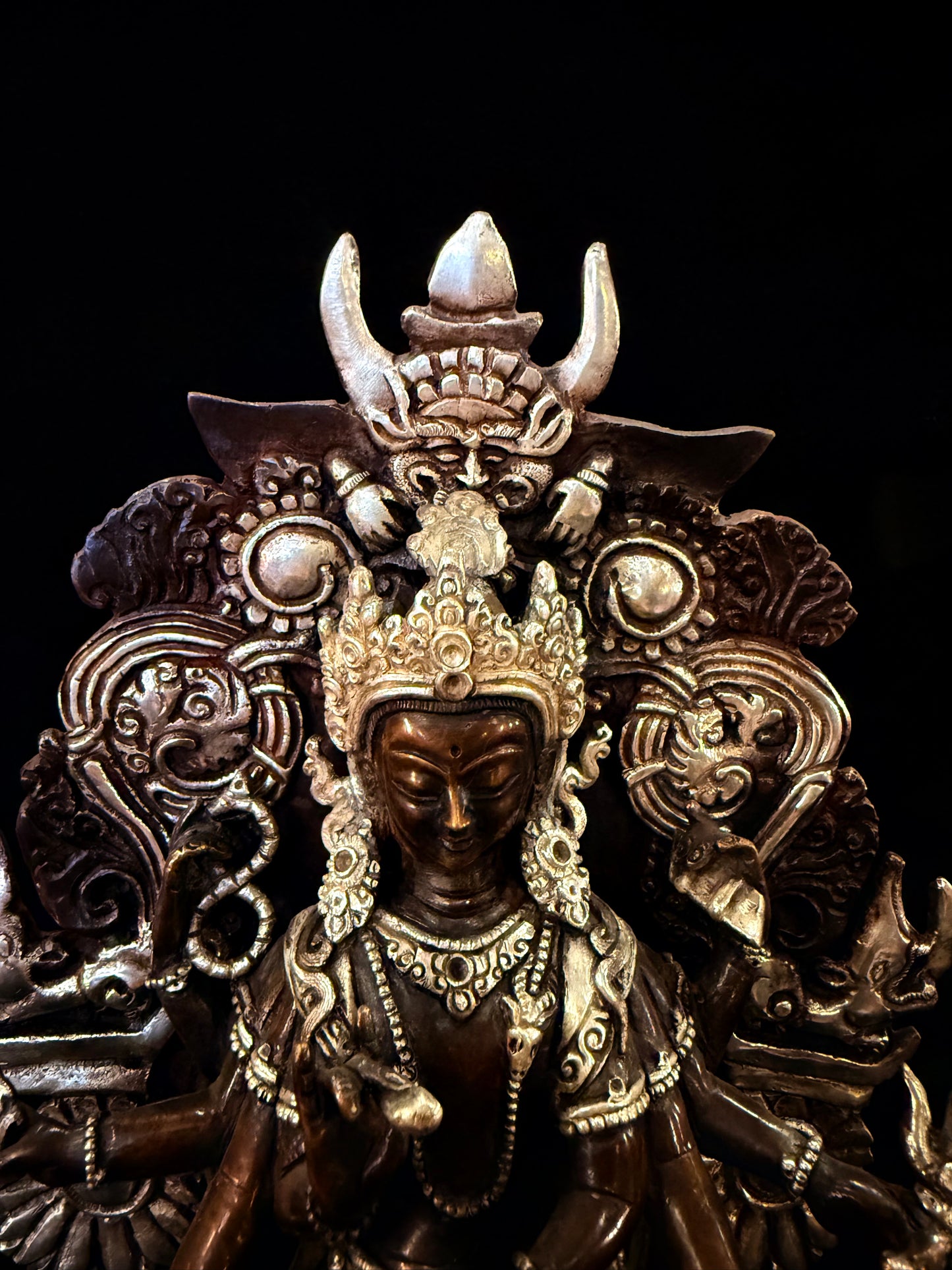 Eight-Armed Avalokiteshvara Statue 30cm / 11.8" Hand-Carved Copper Silver-Gilt – Chaturbhuja Botree Arts Heritage Collection – Handmade Tibetan Buddhist Statue, Lost-Wax Cast Himalayan Art from Nepal