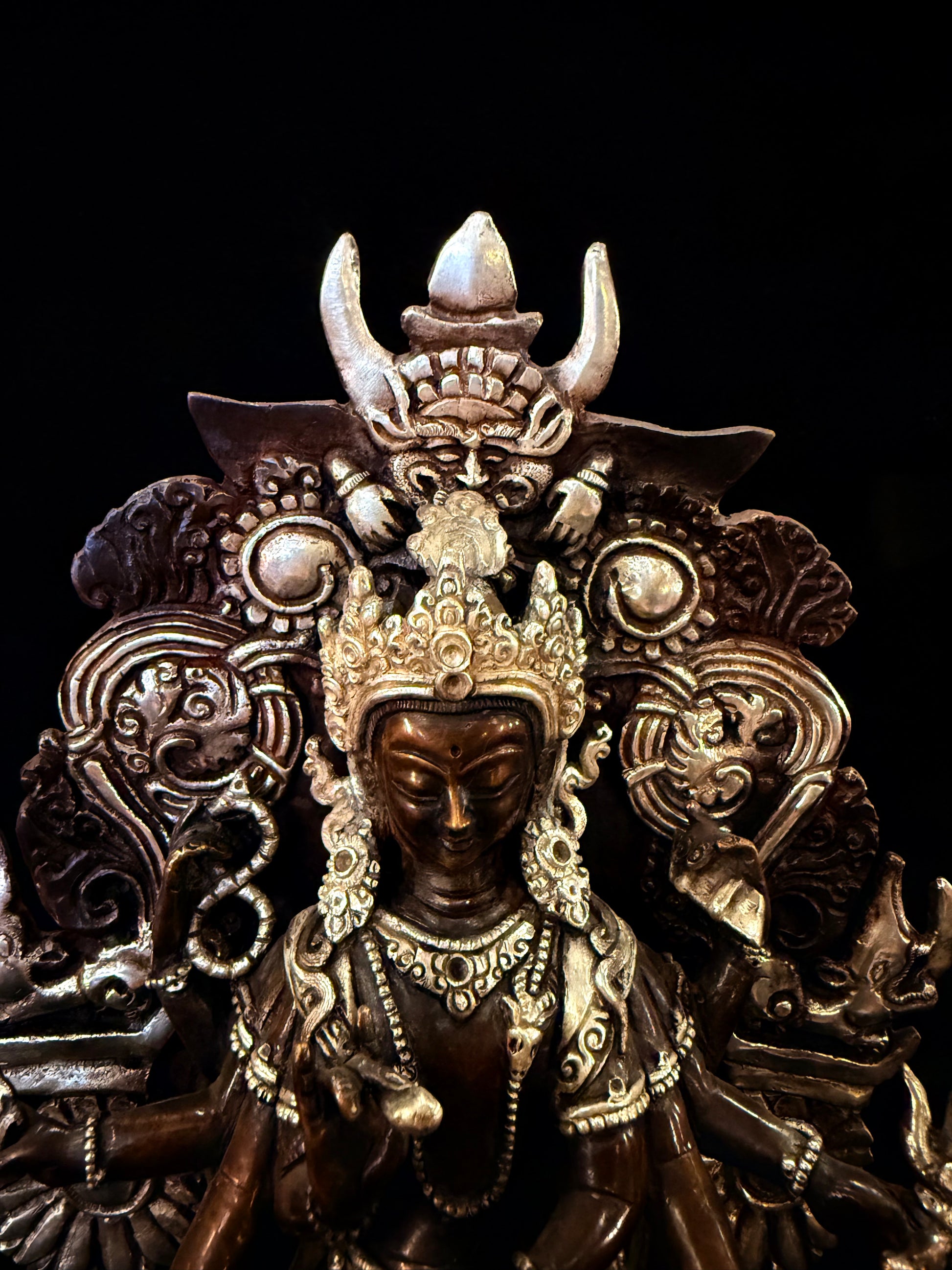Eight-Armed Avalokiteshvara Statue 30cm / 11.8" Hand-Carved Copper Silver-Gilt – Chaturbhuja Botree Arts Heritage Collection | Bo Tree Arts